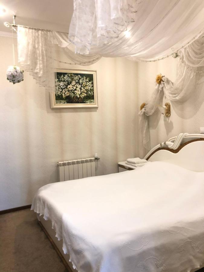 Gusarskiy Hotel And Apartment Kiev Eksteriør bilde